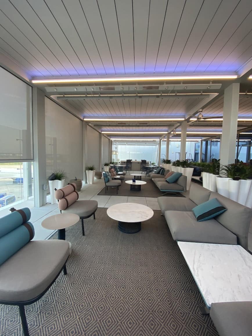 delta lounge concourse f empty outdoor seating